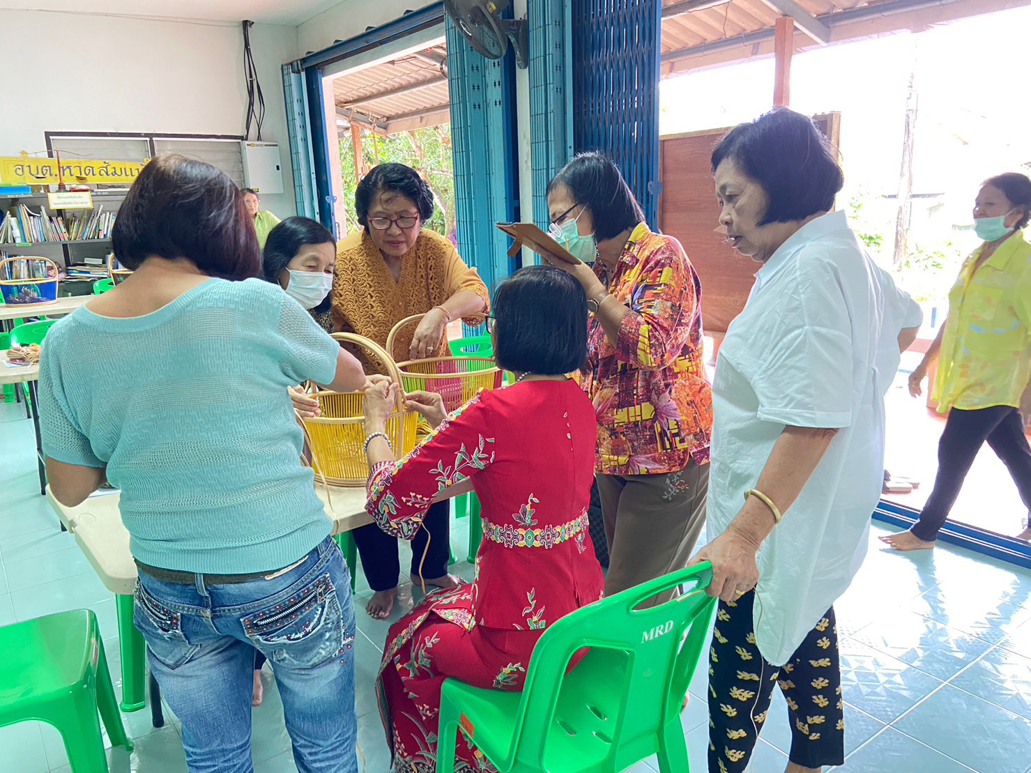 โครงการฝึกอบรมอาชีพ (ตะกร้าจากเส้นหวายเทียม) ประจำปีพ.ศ. 2566