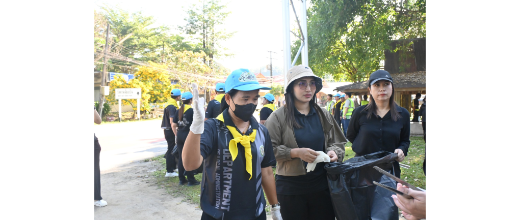 กิจกรรมจิตอาสาพัฒนาตำบลหาดส้มแป้น โดยเก็บขยะบริเวณสองข้างทาง